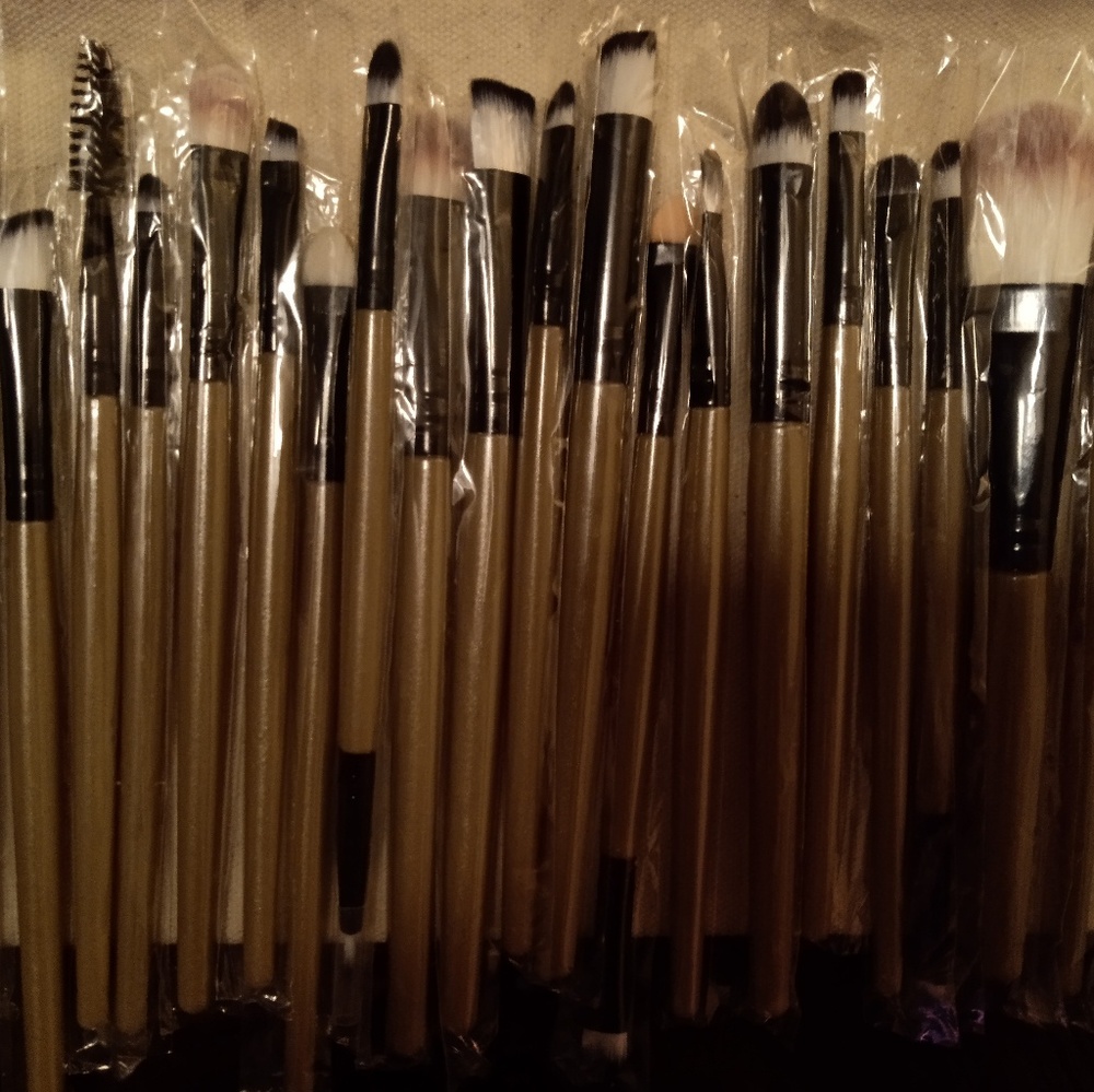 Assorted makeup brushes